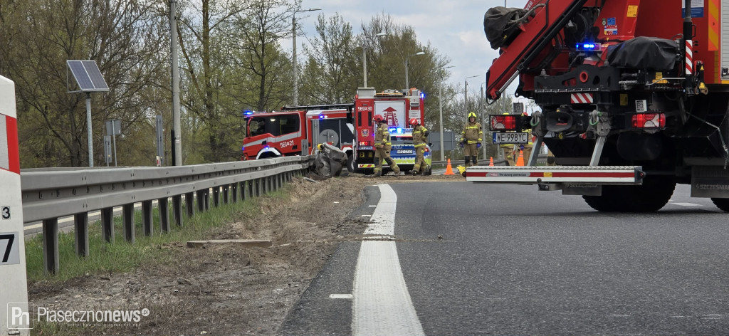Ciężarówka staranowała bariery