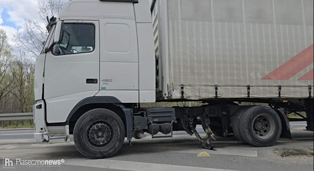 Ciężarówka staranowała bariery