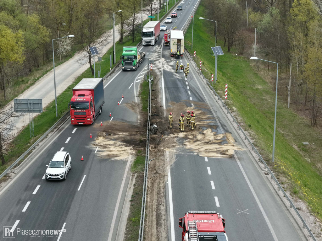 Ciężarówka staranowała bariery