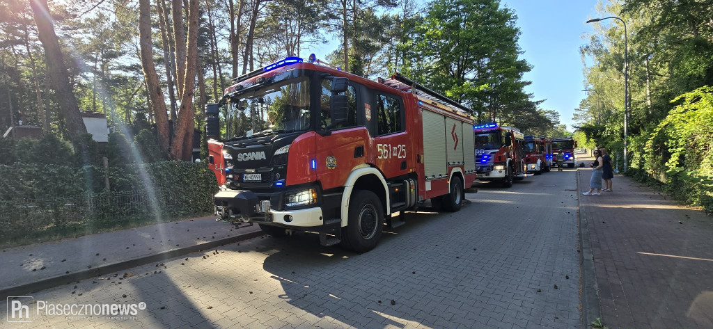 Pożar w garażu przy budynku jednorodzinnym