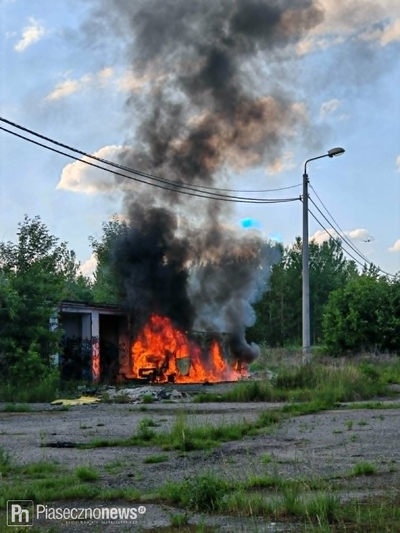 Kłęby dymu nad Mysiadłem