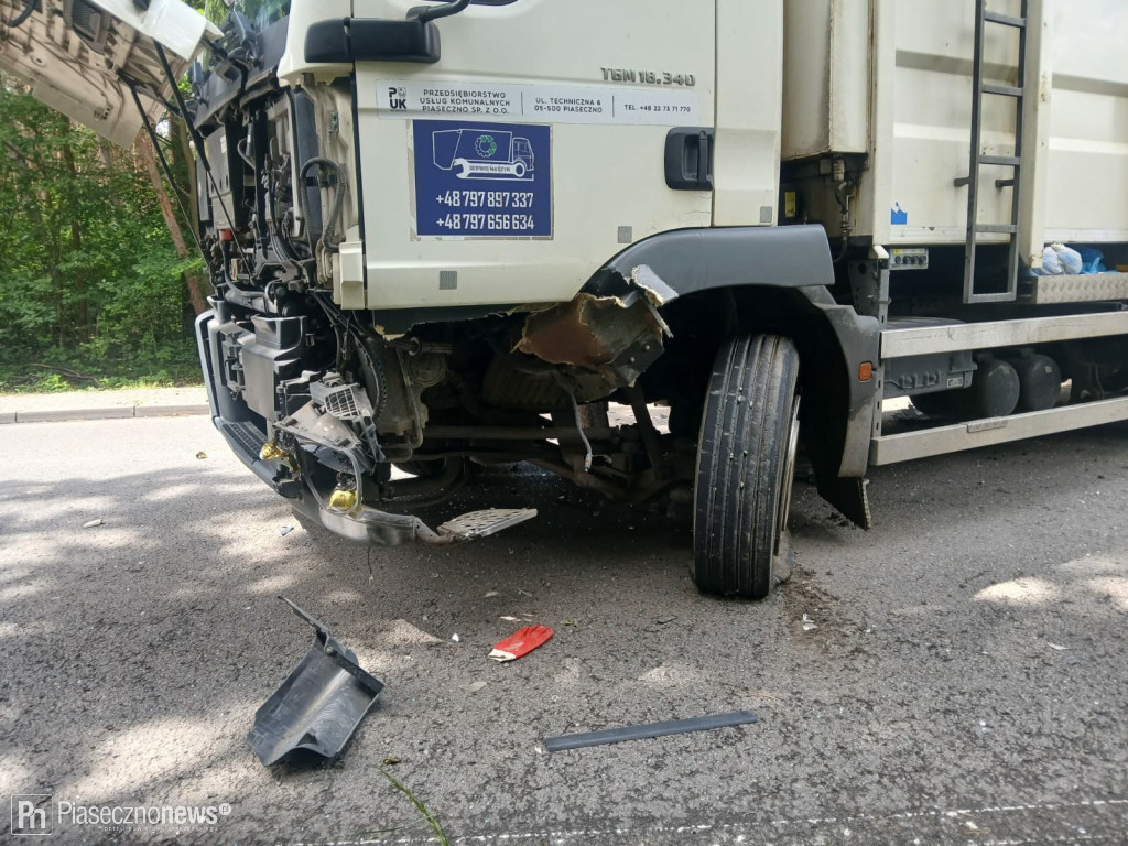 Czołowe zderzenie ze śmieciarką