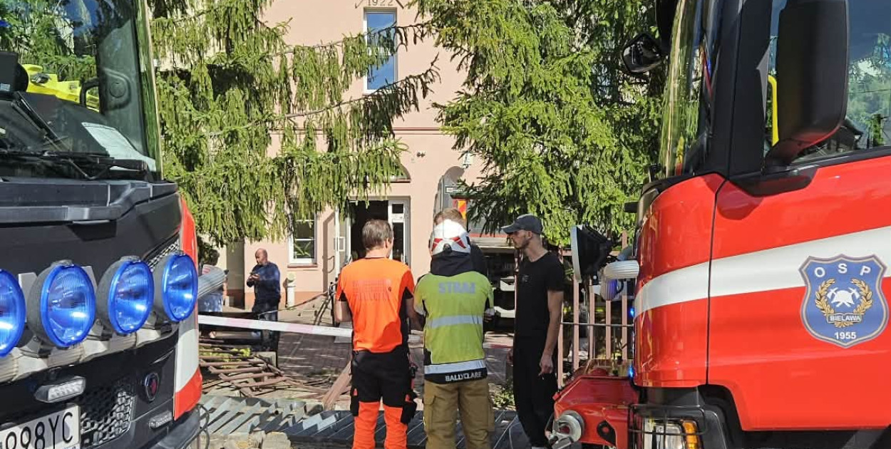 Ciężarówka uderzyła w budynek szkoły