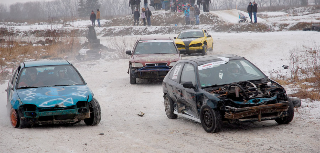 Widowiskowy wyścig wraków