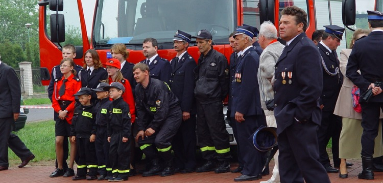 ROK 2003: 75-lecie Ochotniczej Straży Pożarnej w Mrokowie