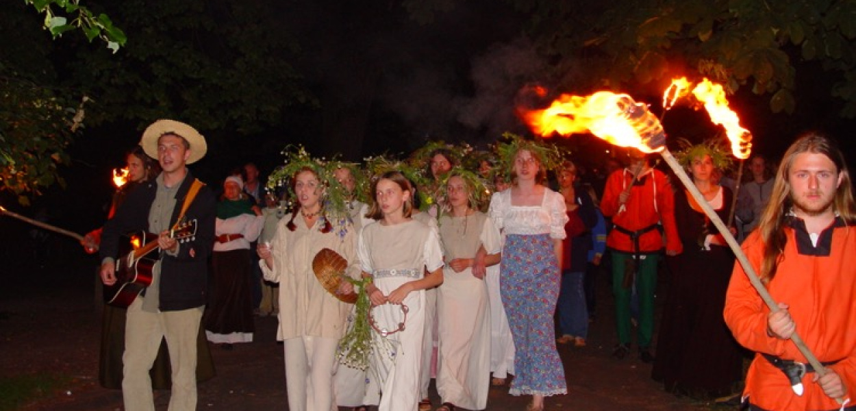 ROK 2003: Świętojanki w parku miejskim