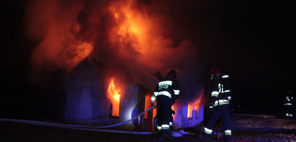 Budynek w płomieniach!