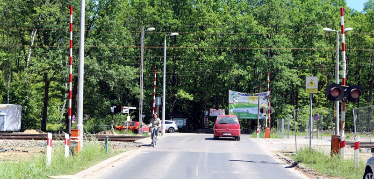 Zamkną przejazd kolejowy w Zalesiu Górnym. Zobacz mapę objazdów!