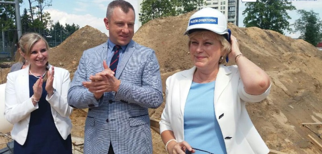 Wmurowanie aktu erekcyjnego pod budowę hali sportowej przy liceum