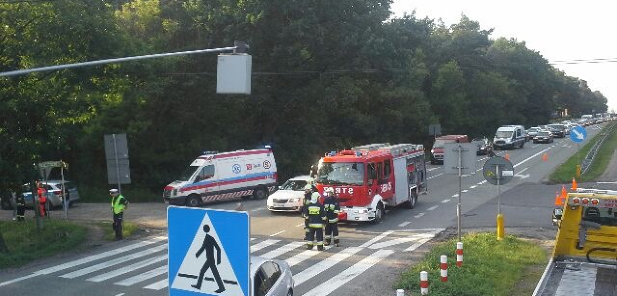  Wypadek na Al. Krakowskiej. Utrudnienia w ruchu, tworzy się korek!