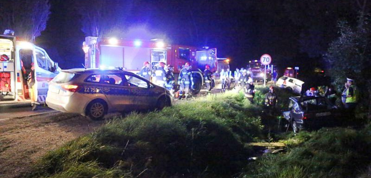 Krajowa 79 zablokowana! Dwa samochody w rowie [AKTUALIZAJA]