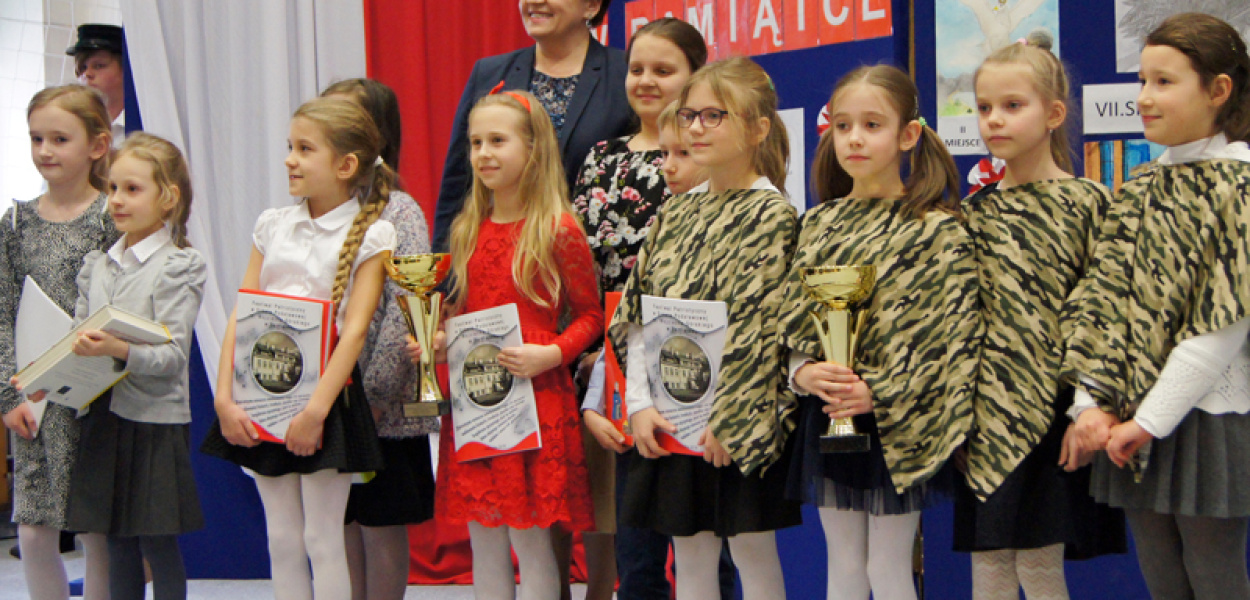  Pamiątka ma pamiątkę - zdjęcia z minister Anną Zalewską z finału…