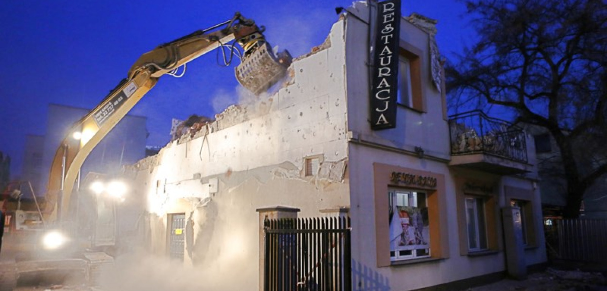 Rozpoczęto wyburzanie restauracji Puławska 4