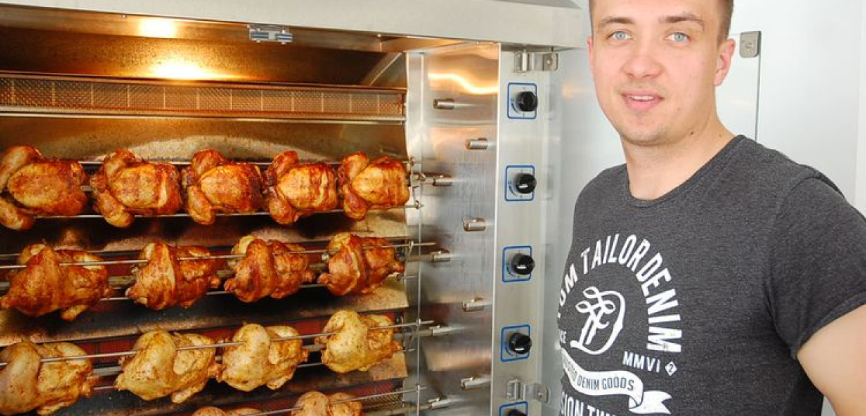  Kurczak, że palce lizać! Słynna rodzinna firma otworzyła filię w…