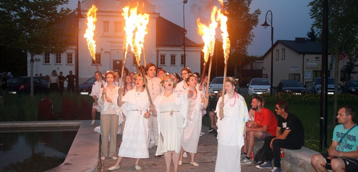 Obrzęd nocy świętojańskiej w Piasecznie