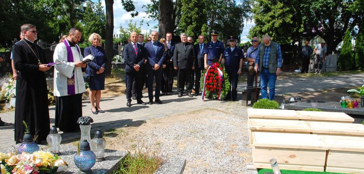 Carscy żołnierze spoczęli na cmentarzu komunalnym