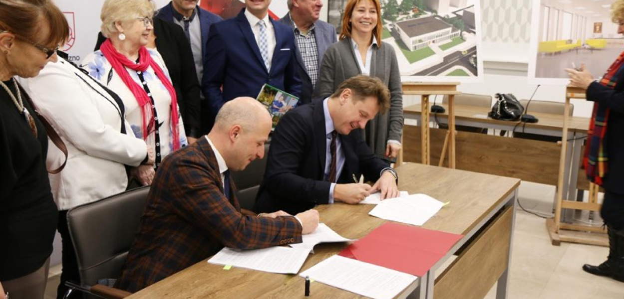 Dzienny dom pobytu seniora w Piasecznie - podpisanie umowy