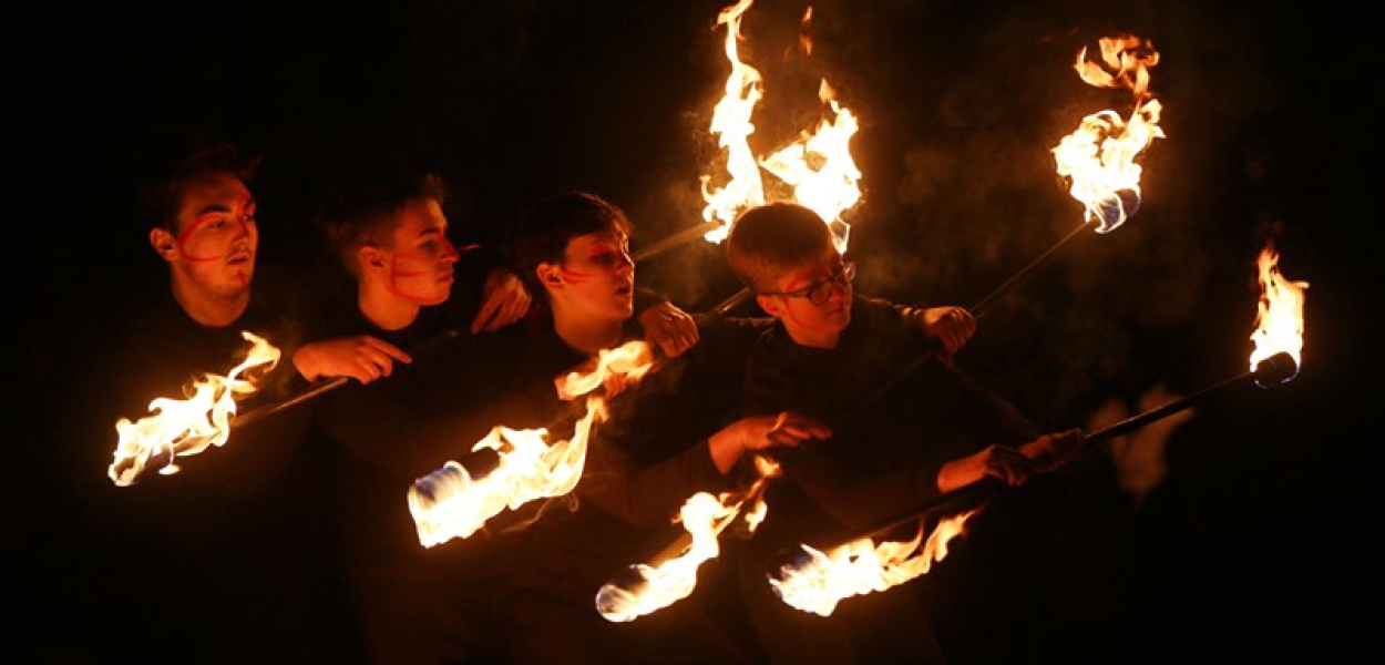 Pokaz laserów i Teatr Ognia Etnimus [ZDJĘCIA]