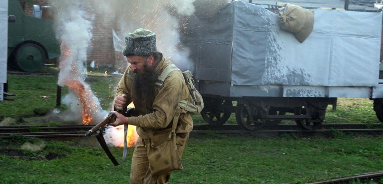 Pola Chwały na kolejce wąskotorowej