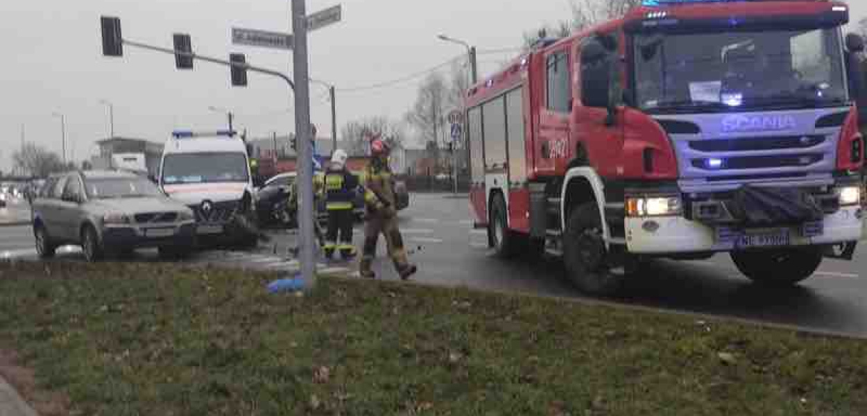  Wypadek dwóch aut i pogotowia gazowego! Skrzyżowanie Okulickiego  z…