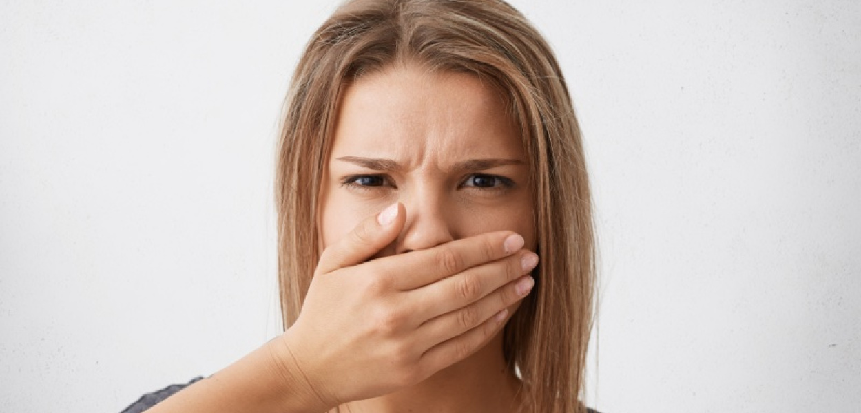 Afta czy pleśniawka? Jak odróżnić dokuczliwe zmiany w jamie ustnej