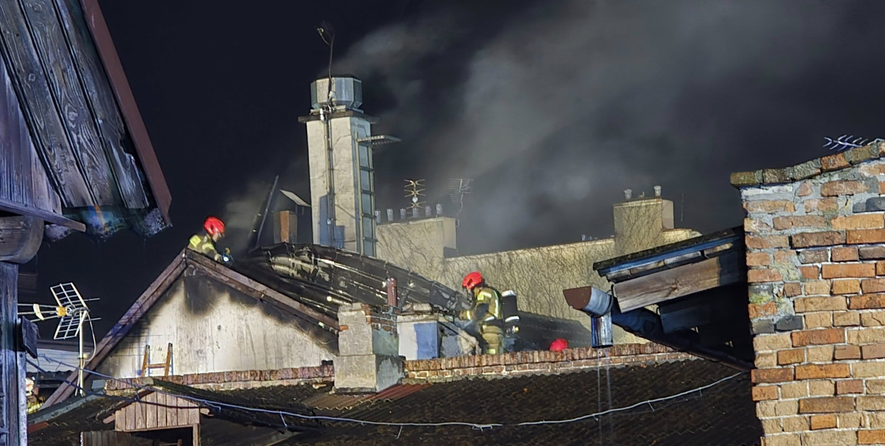 Groźny pożar w Konstancinie, trudna akcja gaśnicza