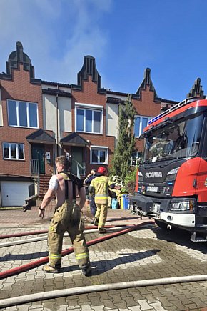 Pożar w Józefosławiu przy ul. Montrealskiej-2519