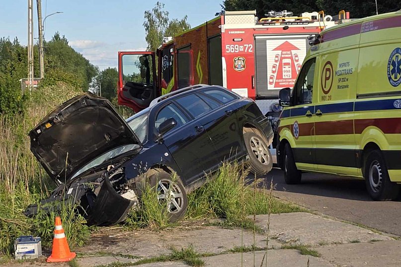 Mężczyzna jadący z dwójką dzieci zjechał do rowu