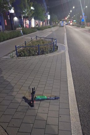 Auto potrąciło osobę jadącą hulajnogą-2591