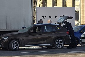 Wypadek na Puławskiej. Zderzenie BMW z trzema autami i ciężarówką-105135