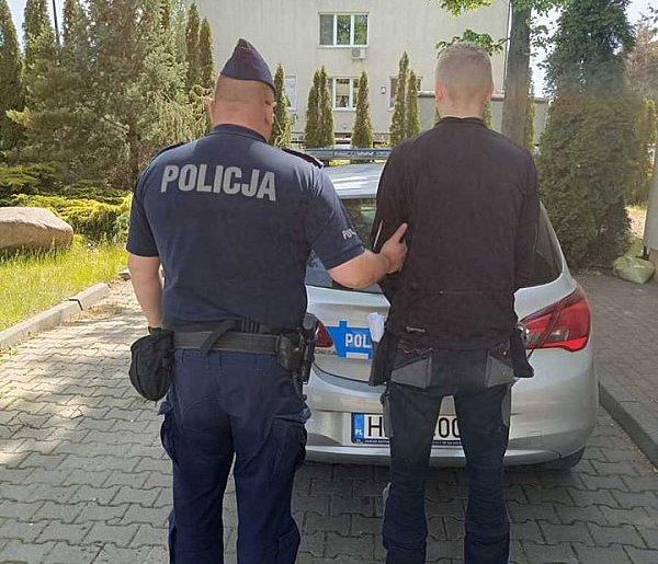 Nie mógł trafić kluczykiem w stacyjkę, mimo to...-106703