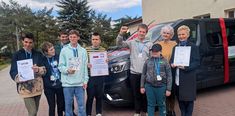 Nowy samochód dla Zespołu Szkół Specjalnych w Pęcherach - 106741