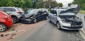 Zderzenie trzech pojazdów, ruch wahadłowy