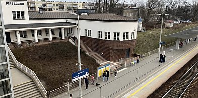 Pasażerowie przeżyli chwile grozy. Zakrwawiony mężczyzna wymachiwał nożem-106785