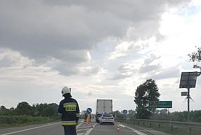 Poważne utrudnienia na DK50. Wypadek, policja kieruje ruchem-106870