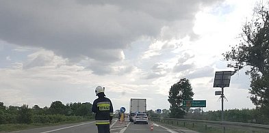 Poważne utrudnienia na DK50. Wypadek, policja kieruje ruchem-106870