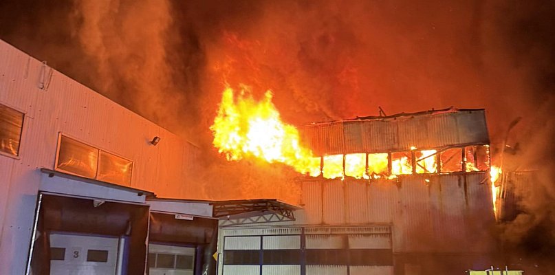 Pożar hali magazynowej w Kawęczynie, zamykajcie okna! - 106919