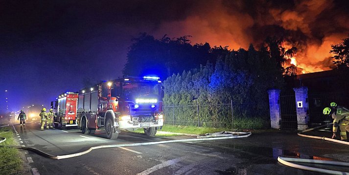 Dramatyczna noc, 160 strażaków w akcji