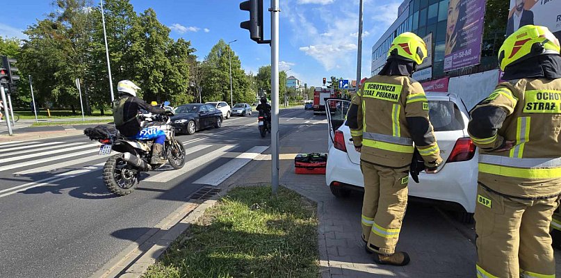 Zasłabła za kierownicą i zatrzymała się na ogrodzeniu - 106966