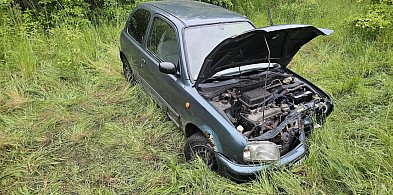 Pijany kierowca zasnął w rozbitym aucie-107049