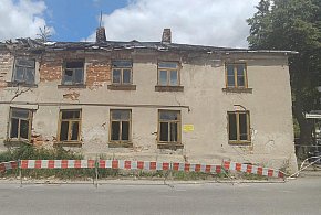 Czy rudera w Tarczynie zniknie? Jest taka szansa  - 107256