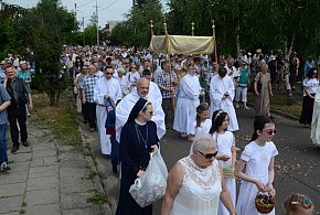 Nie wszyscy o tym wiedzą. Czy udział w procesji Bożego Ciała to obowiązek?-107302