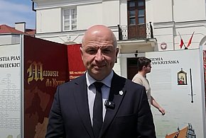 Wystawa plenerowa na rynku-107458