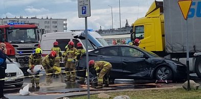 Wypadek na parkingu pod Auchan-107448