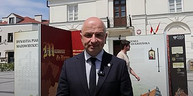 Wystawa plenerowa na rynku-107458
