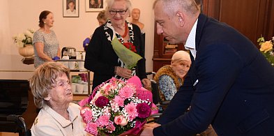 Proszę nie śpiewać „sto lat”-107461