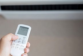 Chłodzisz się klimatyzacją? Oto, co najczęściej robią źle Polacy-107553