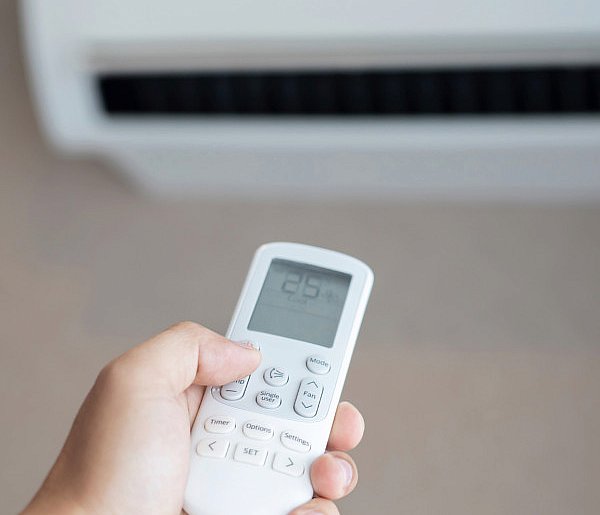 Chłodzisz się klimatyzacją? Oto, co najczęściej robią źle Polacy-107553