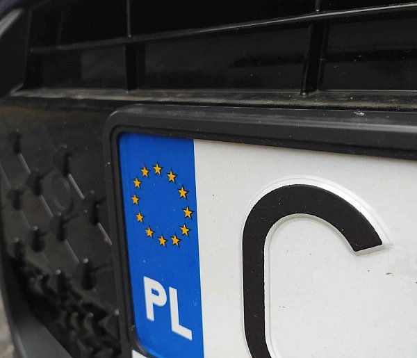 Rejestracja auta przez internet i koniec z przynoszeniem tablic. Rząd przyjął...-107559