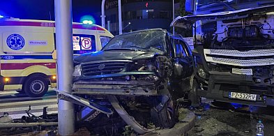 Zderzenie auta osobowego z ciężarówką. Poszkodowana kobieta -107680